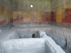 But then there are the beautiful colorful frescos that display the beauty of Pompeii.